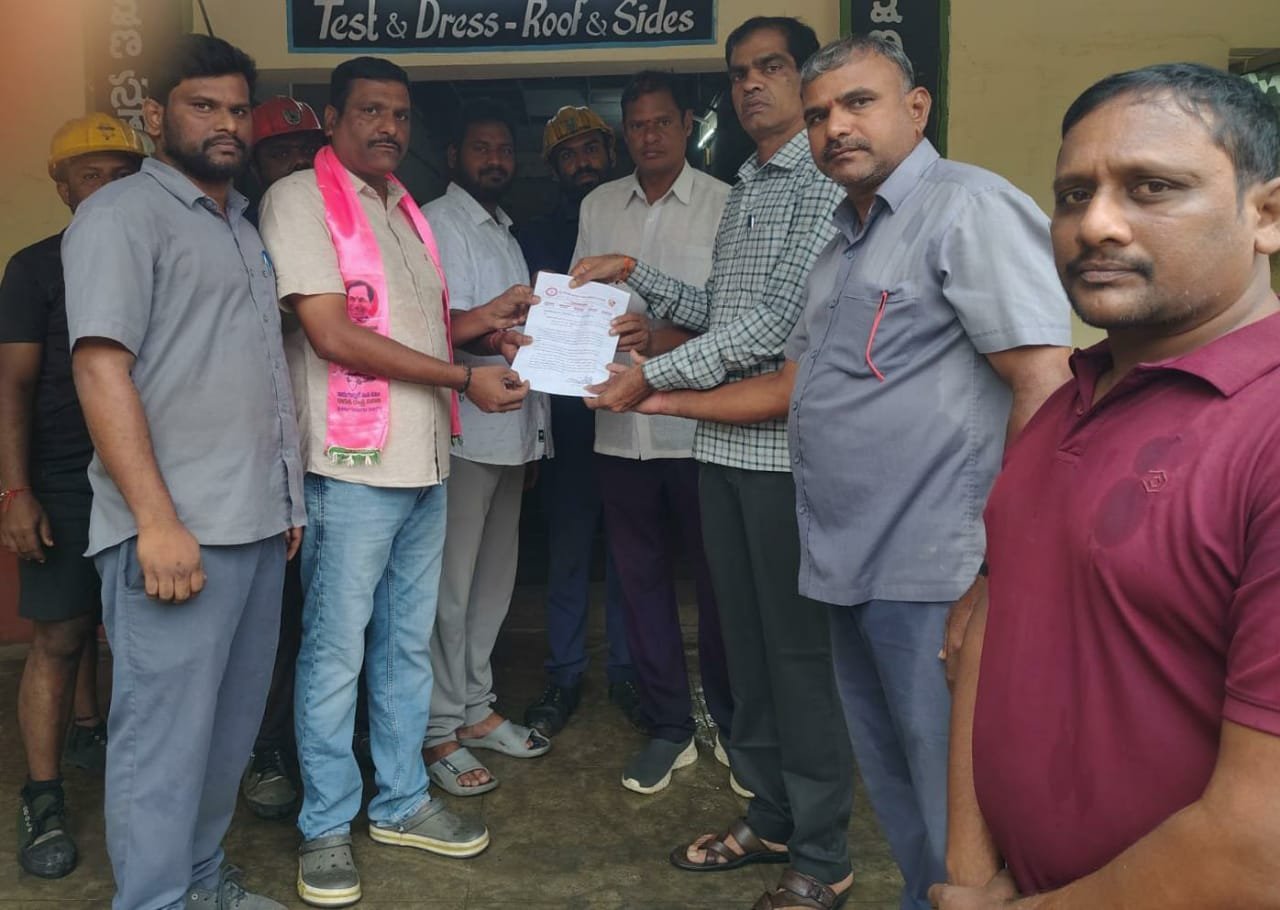 ఎన్నికలు నిర్వహించాలి, అప్పటి వరకు అన్ని సంఘాలకు సమాన హోదా కల్పించాలి.             -ఎస్&పిసి, అడ్రియాల గని టిబిజికెఎస్ నాయకుల వినతి.
