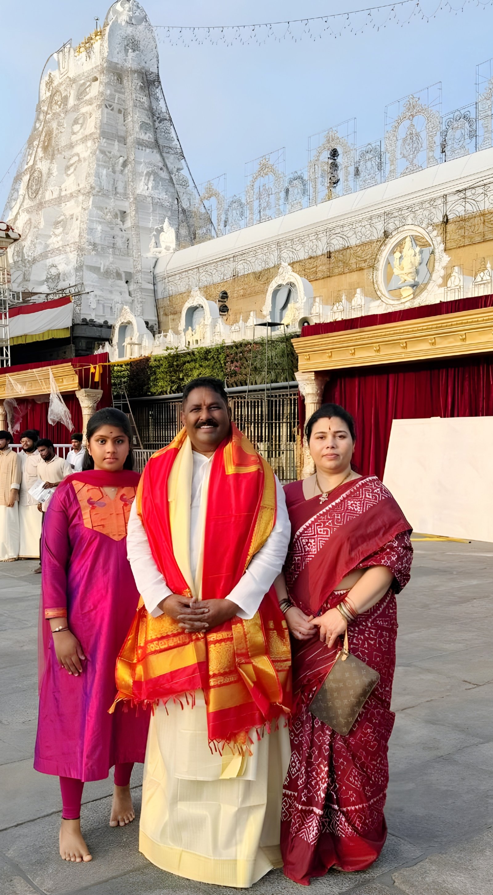 నర్సంపేట ఎమ్మెల్యే దొంతి మాధవరెడ్డి తిరుమల పర్యటన: శ్రీవారిని దర్శించుకున్న కుటుంబ సభ్యులు