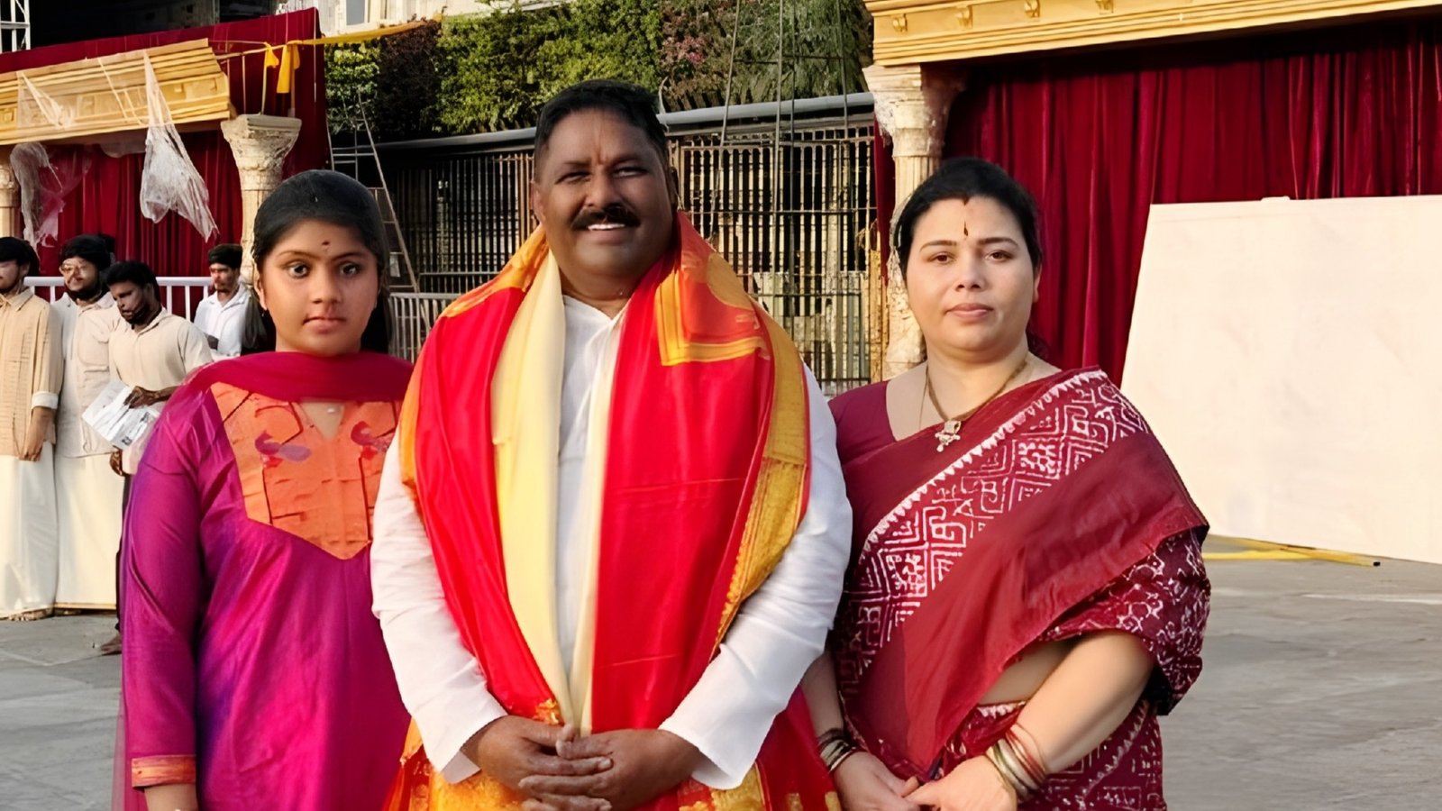  ఎమ్మెల్యే దొంతి మాధవరెడ్డి తిరుమల పర్యటన: శ్రీవారిని దర్శించుకున్న కుటుంబ సభ్యులు - Additional Image