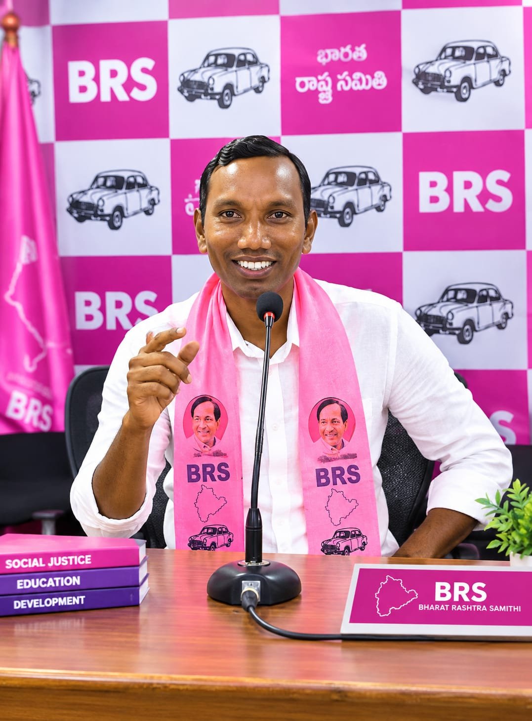 కుట్ర రాజకీయాలు మానండి.. ప్రజల సమస్యలు పరిష్కరించండి