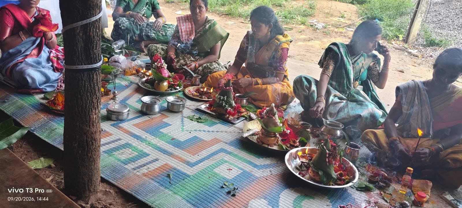 లెంకలగడ్డలో ఘనంగా కుంకుమ పూజ - Additional Image