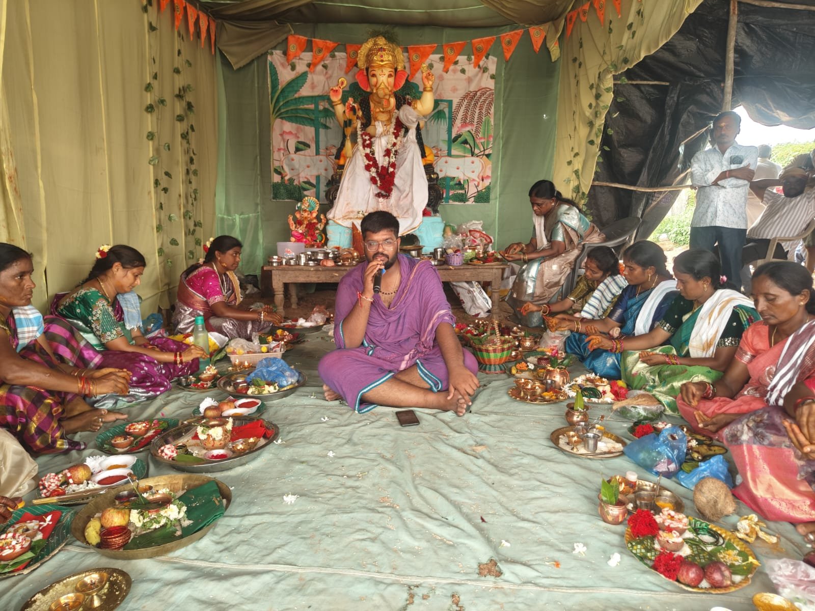 గణేష్ మండలి ఆధ్వర్యంలో ఘనంగా కుంకుమ పూజలు
