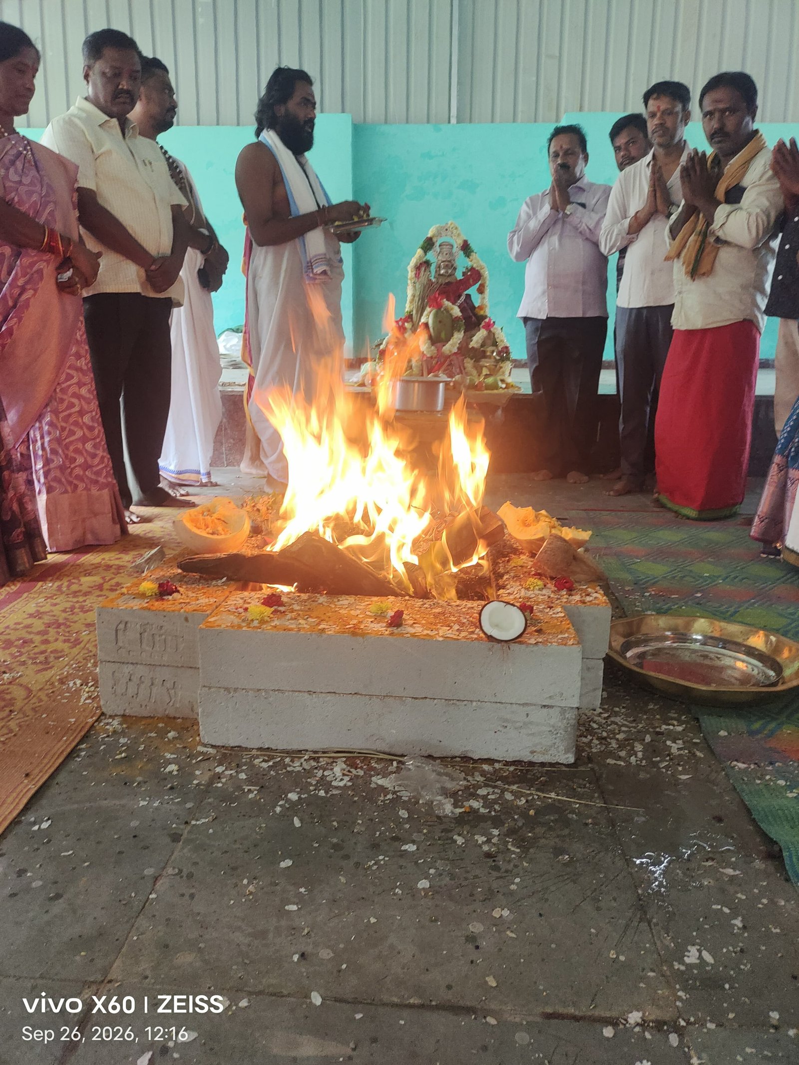 రేణుక ఎల్లమ్మ ఆలయంలో 