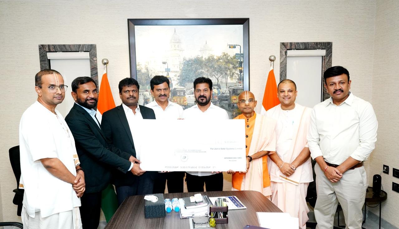 ప్రభుత్వ పాఠశాలల్లో విద్యార్థులకు బ్రేక్‌ఫాస్ట్ పథకం అమలు చేయడానికి ముఖ్యమంత్రి శ్రీ ఎ. రేవంత్ రెడ్డి గారి సమక్షంలో జున్నా సోలార్ సిస్టమ్స్, చైన్ ల్యాబ్స్ ఇండియా సంస్థలు హరేకృష్ణ ఫౌండేషన్ తో ఒప్పందం చేసుకున్నాయి.