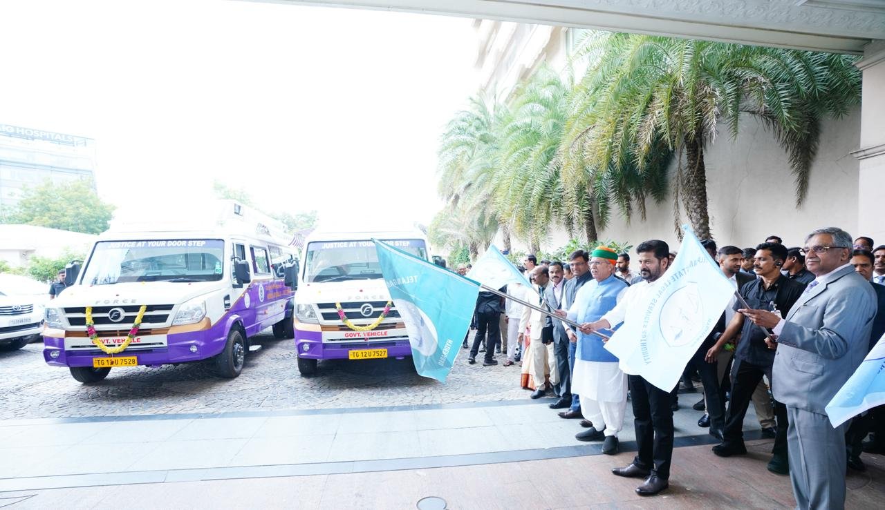 పిల్లలు ఆన్‌లైన్ వేధింపులు, సైబర్ నేరాలకు గురికాకుండా వారికి అవసరమైన భద్రత!