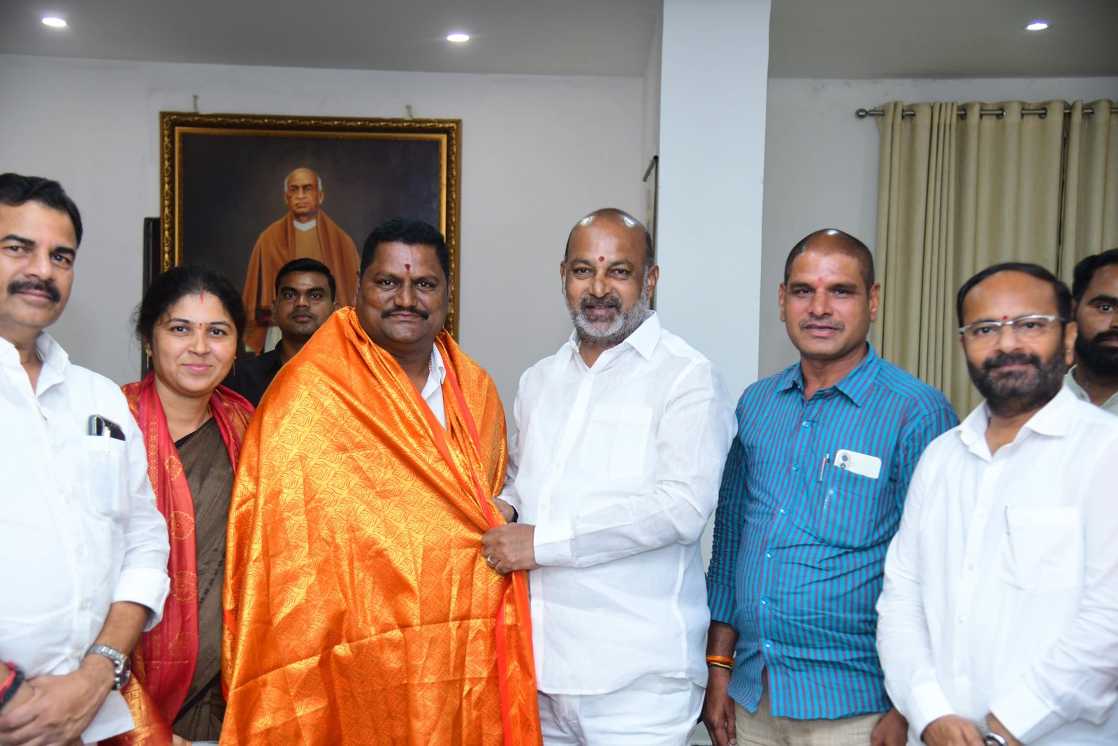 బిజెపి రాష్ట్ర ఎస్టీ మోర్చా అధికార ప్రతినిధి గుహలో తిరుపతి నాయక్