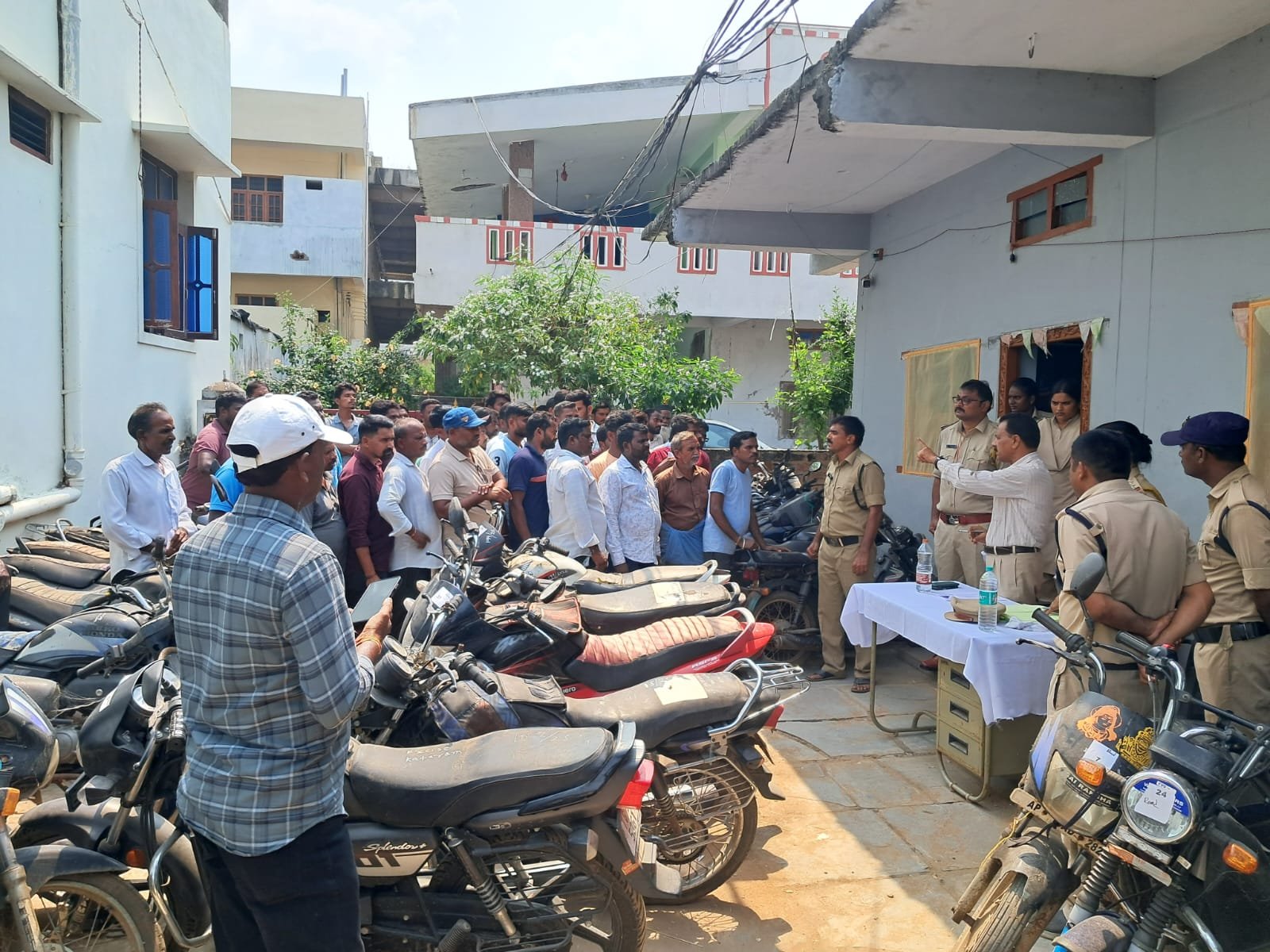 వాహనాల వేలంతో రూ.5.11 లక్షల ఆదాయం