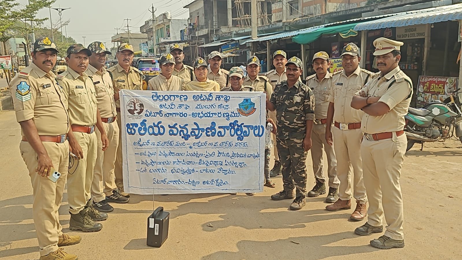 వేటగాళ్లను వన్యప్రాణుల సంరక్షకులుగా మారుస్తున్న అటవీశాఖ