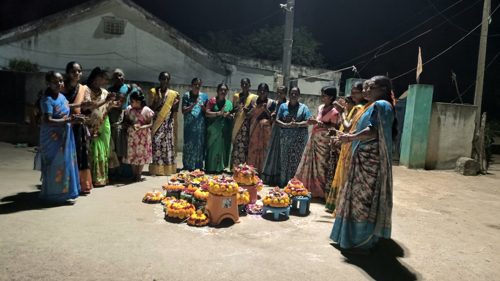  వెంకంపేట గ్రామంలో బతుకమ్మ వేడుకలు ఘనంగా నిర్వహించారు!