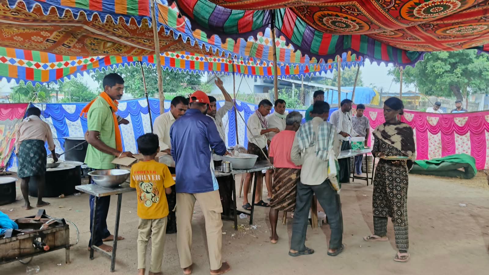 సుందరశాలలో వినాయకుడి సన్నిధిలో ఘనంగా అన్నదానం