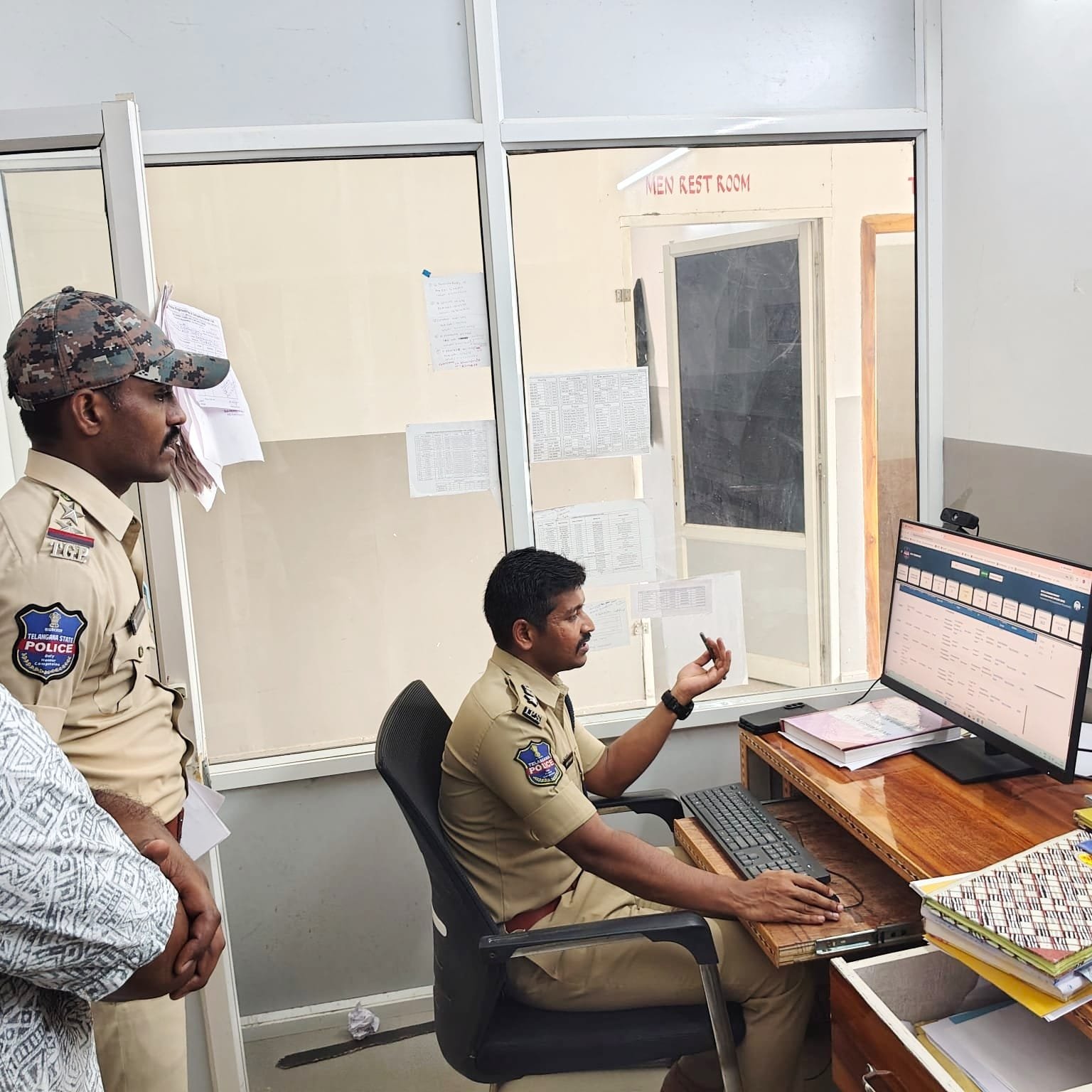 కాళేశ్వరం పోలీస్‌స్టేషన్‌ను తనిఖీ చేసిన జిల్లా ఎస్పీ