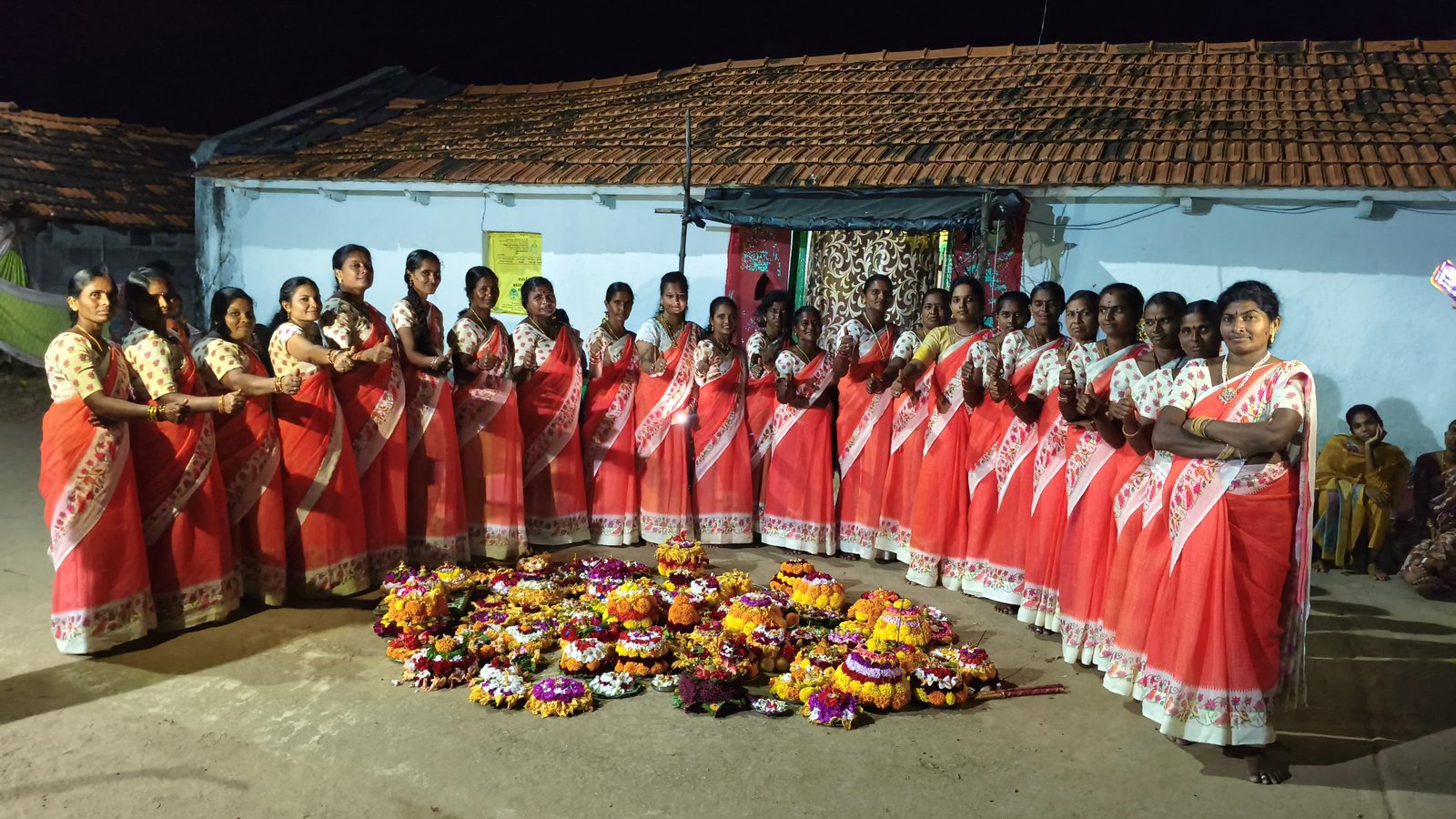  Lb pet గ్రామంలో బతుకమ్మ వేడుకలు ఘనంగా నిర్వహించారు!